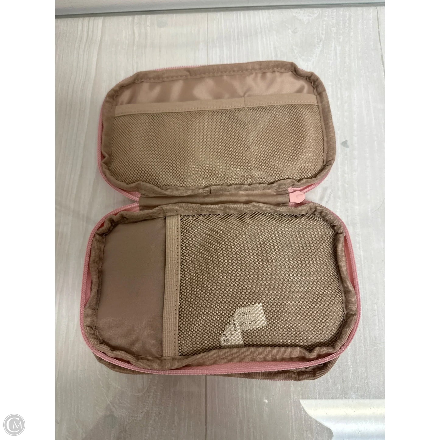 Makeup Bag By Clothes Mentor, Size: Medium
