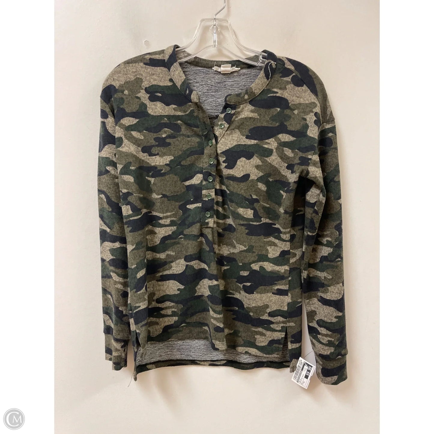 Top Long Sleeve By Beachlunchlounge In Camouflage Print, Size: Xs