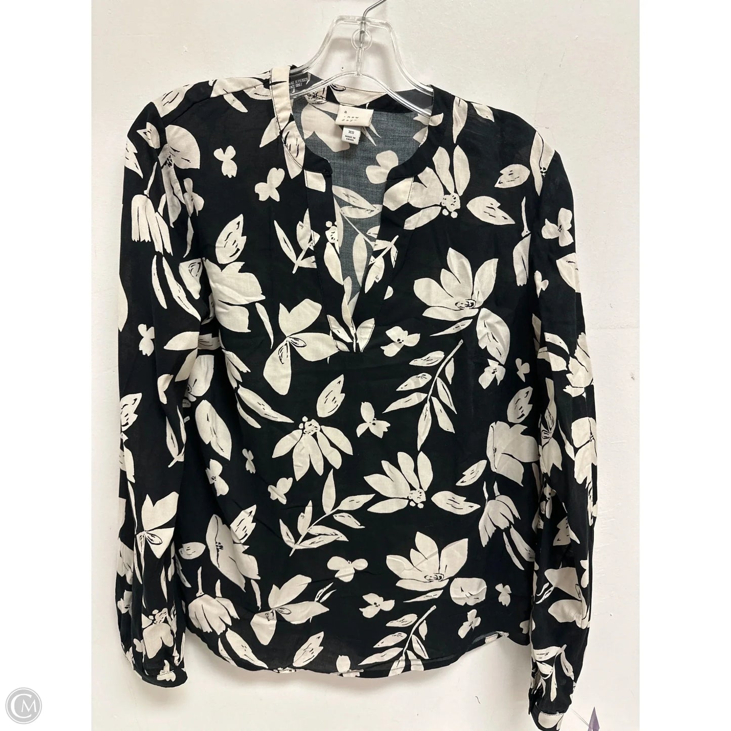 Top Long Sleeve By A New Day In Black & Cream, Size: Xs
