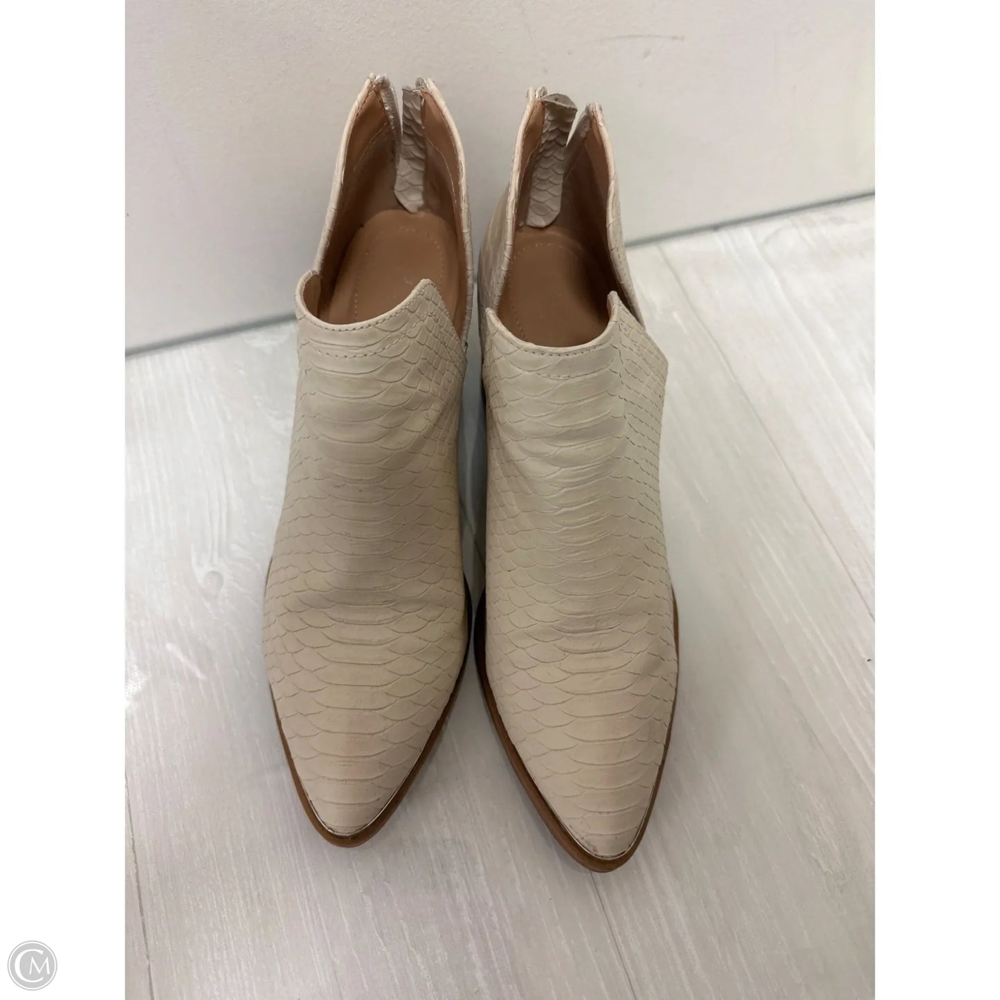 Boots Ankle Heels By Comfort Casual In White, Size: 10