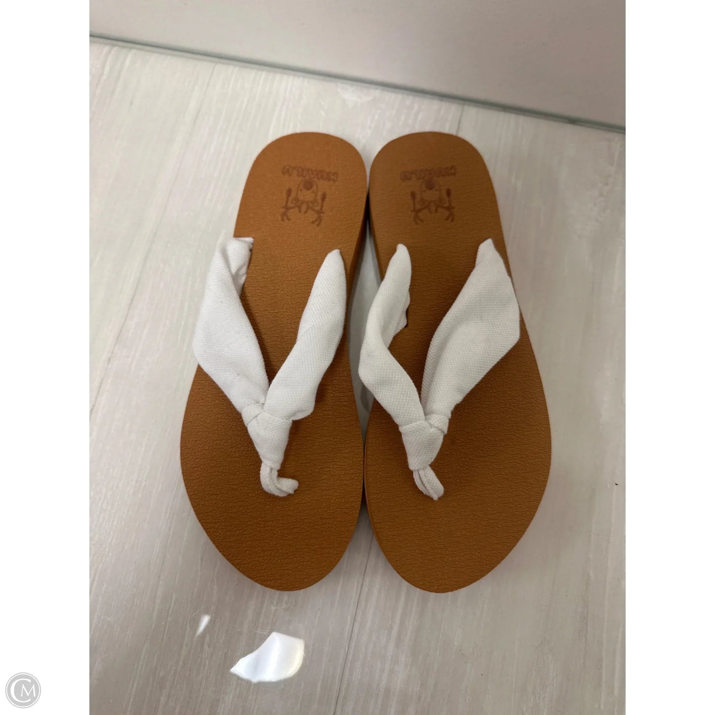 Sandals Flip Flops By Clothes Mentor In White, Size: 7