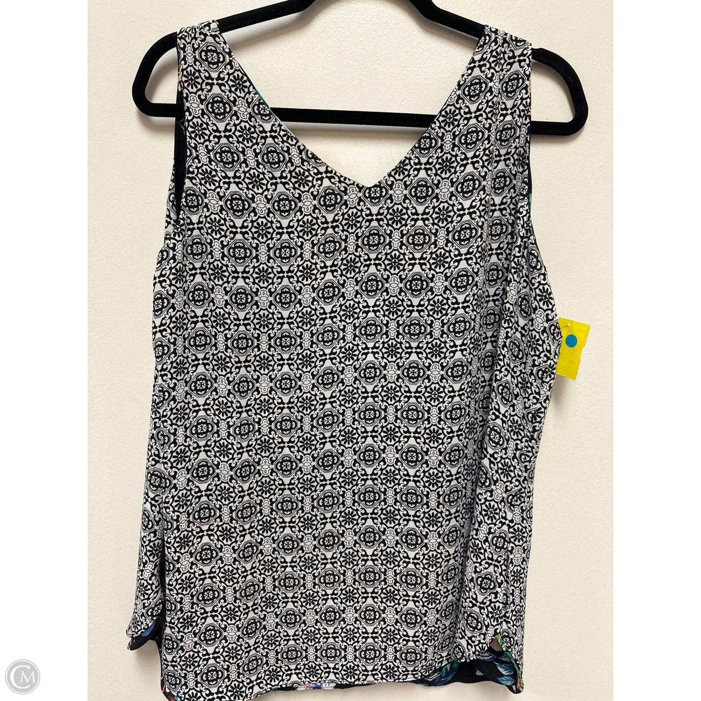 Top Sleeveless By Clothes Mentor In Black & White, Size: L
