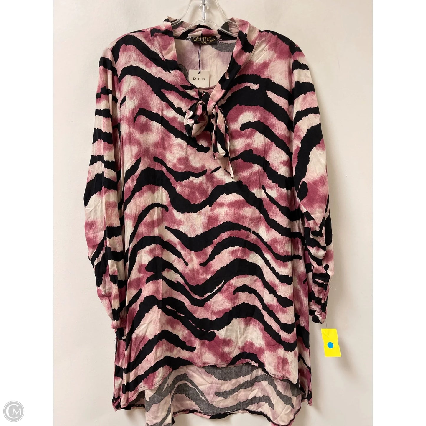 Top Long Sleeve By Clothes Mentor In Black & Pink, Size: 1x