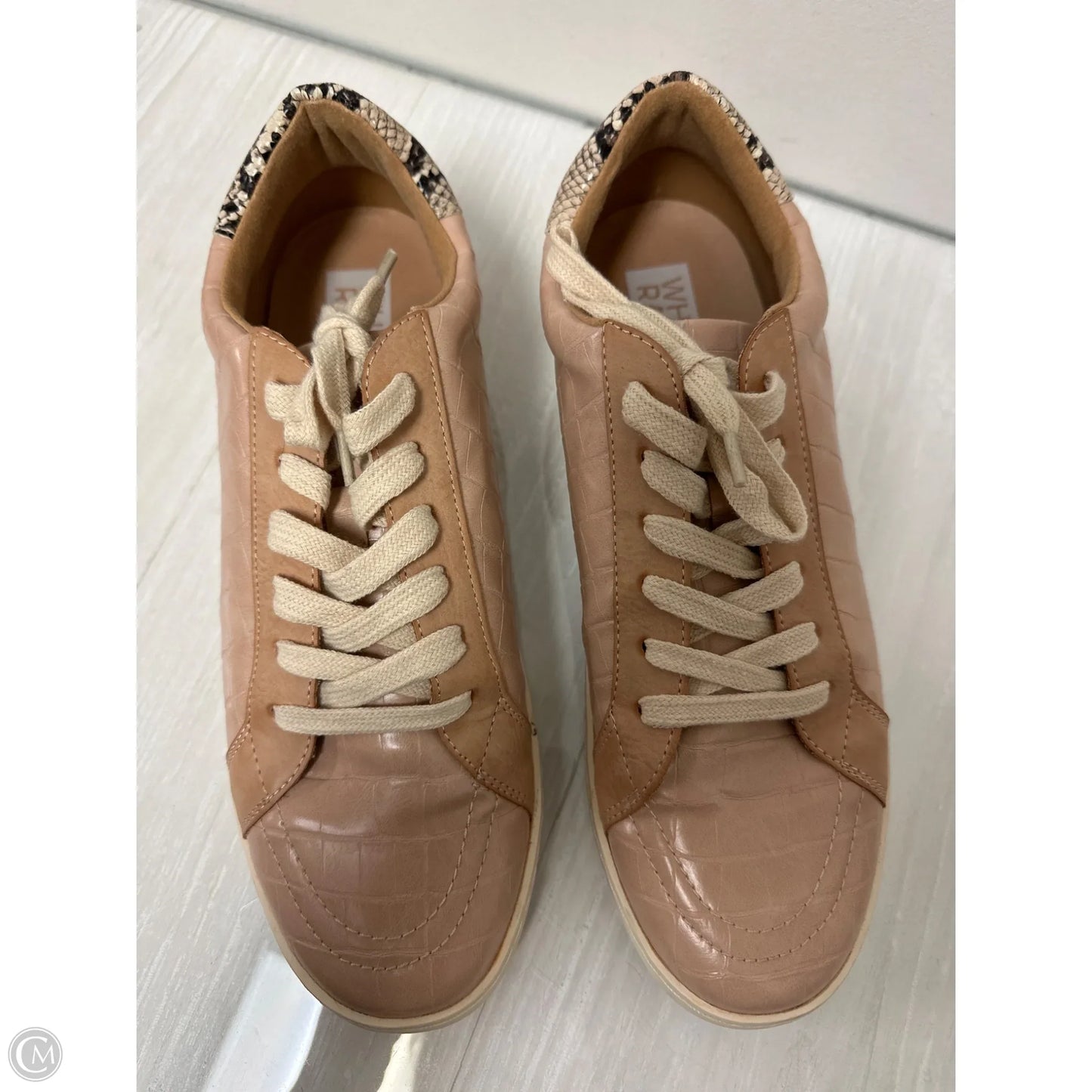 Shoes Sneakers By Clothes Mentor In Cream, Size: 10