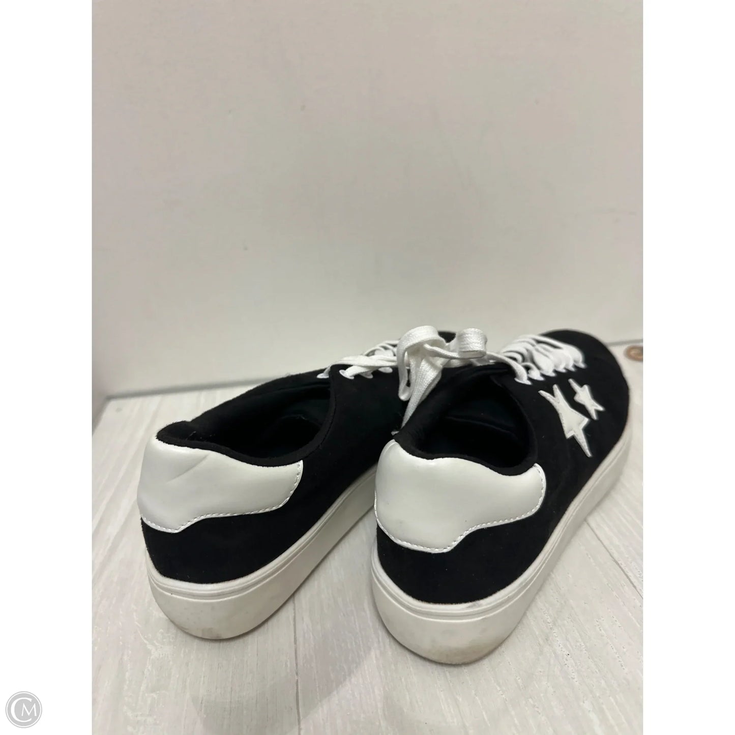 Shoes Sneakers By Soda In Black, Size: 10
