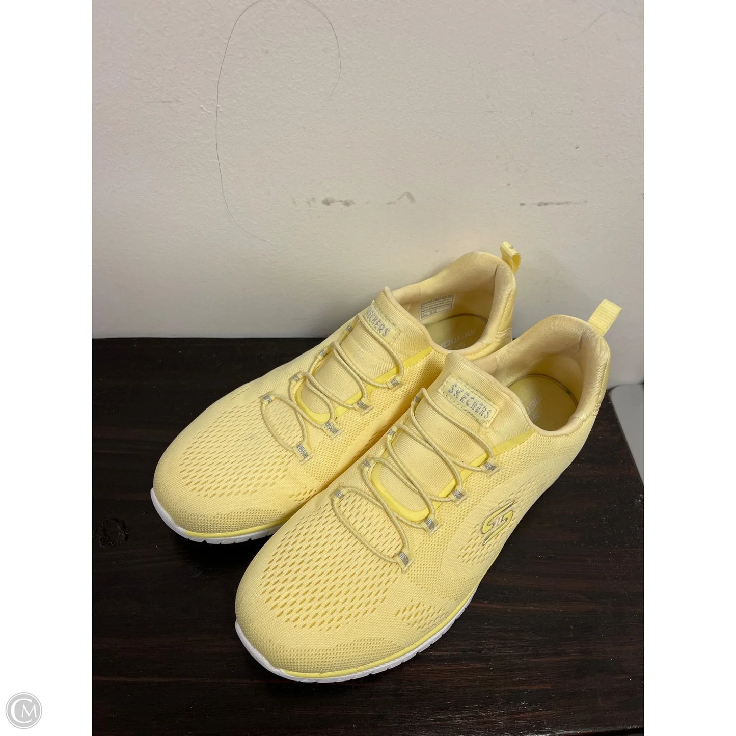 Shoes Athletic By Skechers In Yellow, Size: 9.5