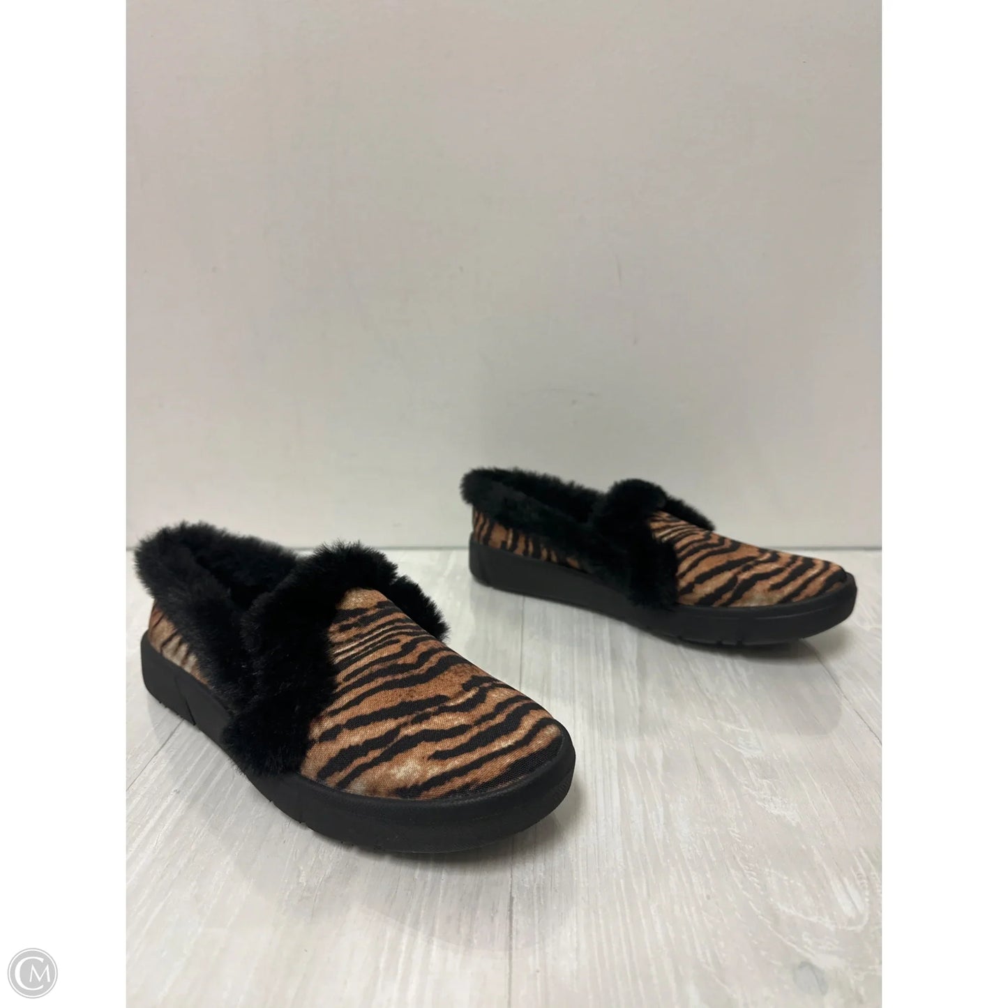 Shoes Flats By Bare Traps In Animal Print, Size: 7.5