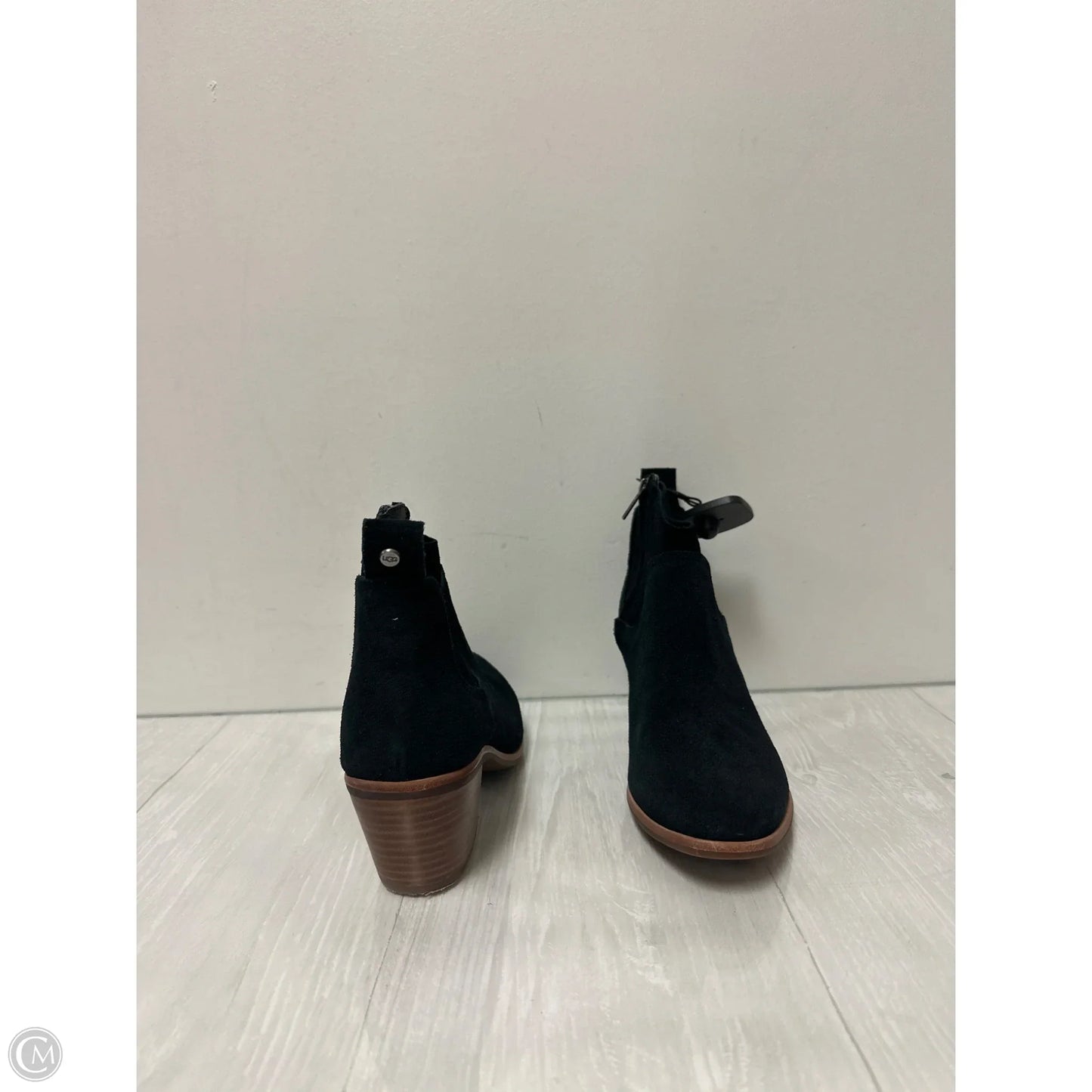 Boots Designer By Ugg In Black, Size: 8.5