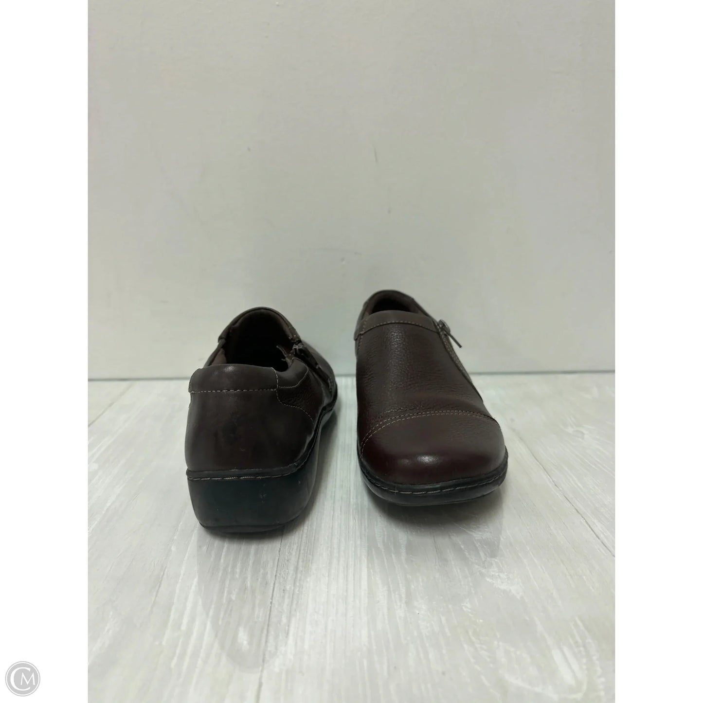 Shoes Flats By Clarks In Brown, Size: 10