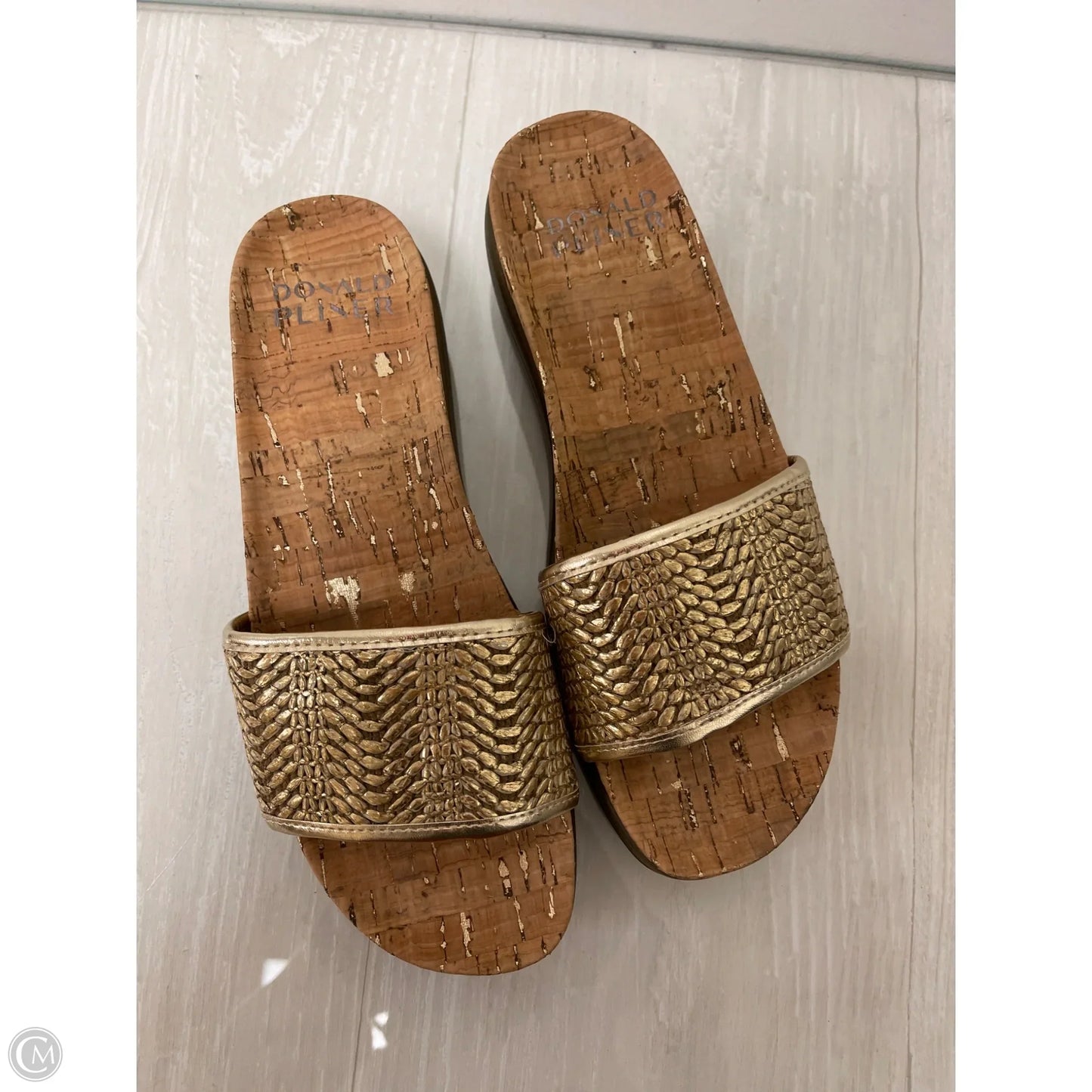 Sandals Flats By Donald Pliner In Gold, Size: 6