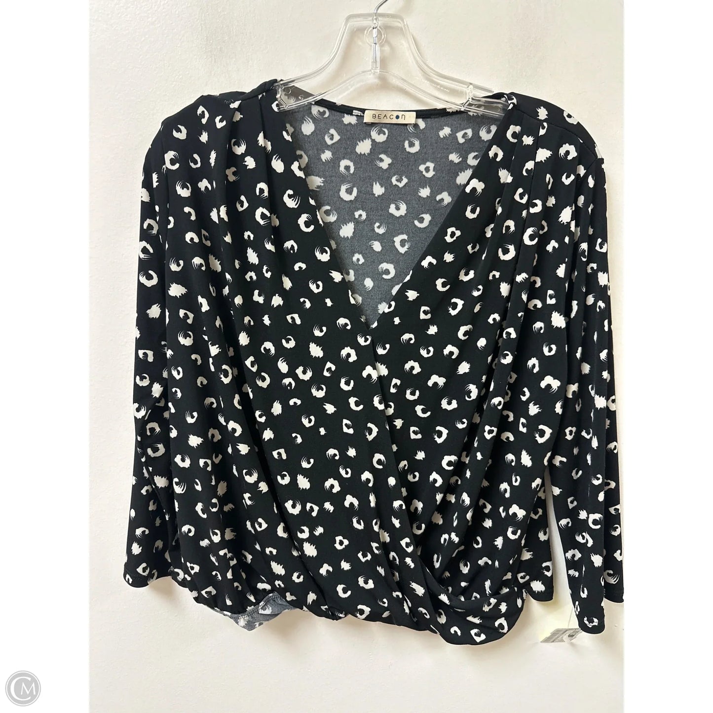 Top Short Sleeve By Clothes Mentor In Black & White, Size: L