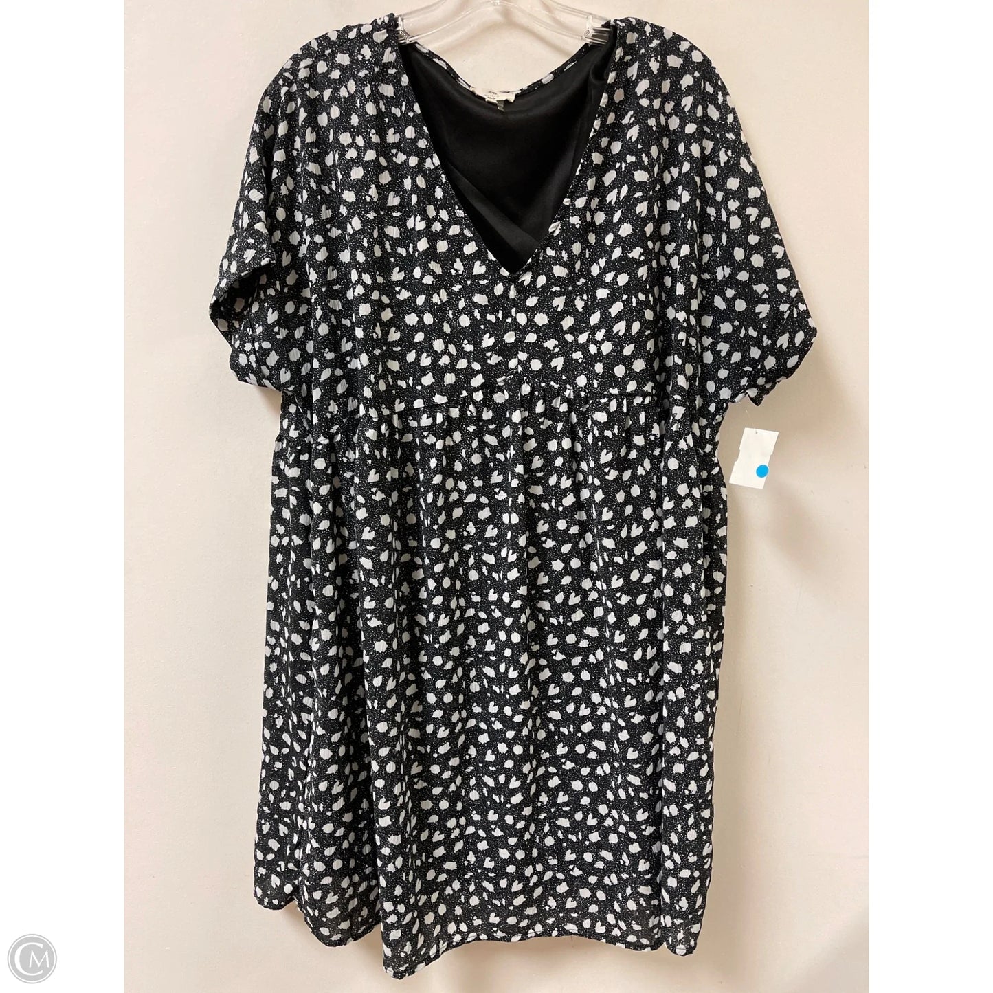 Dress Casual Short By Entro In Black & White, Size: 1x