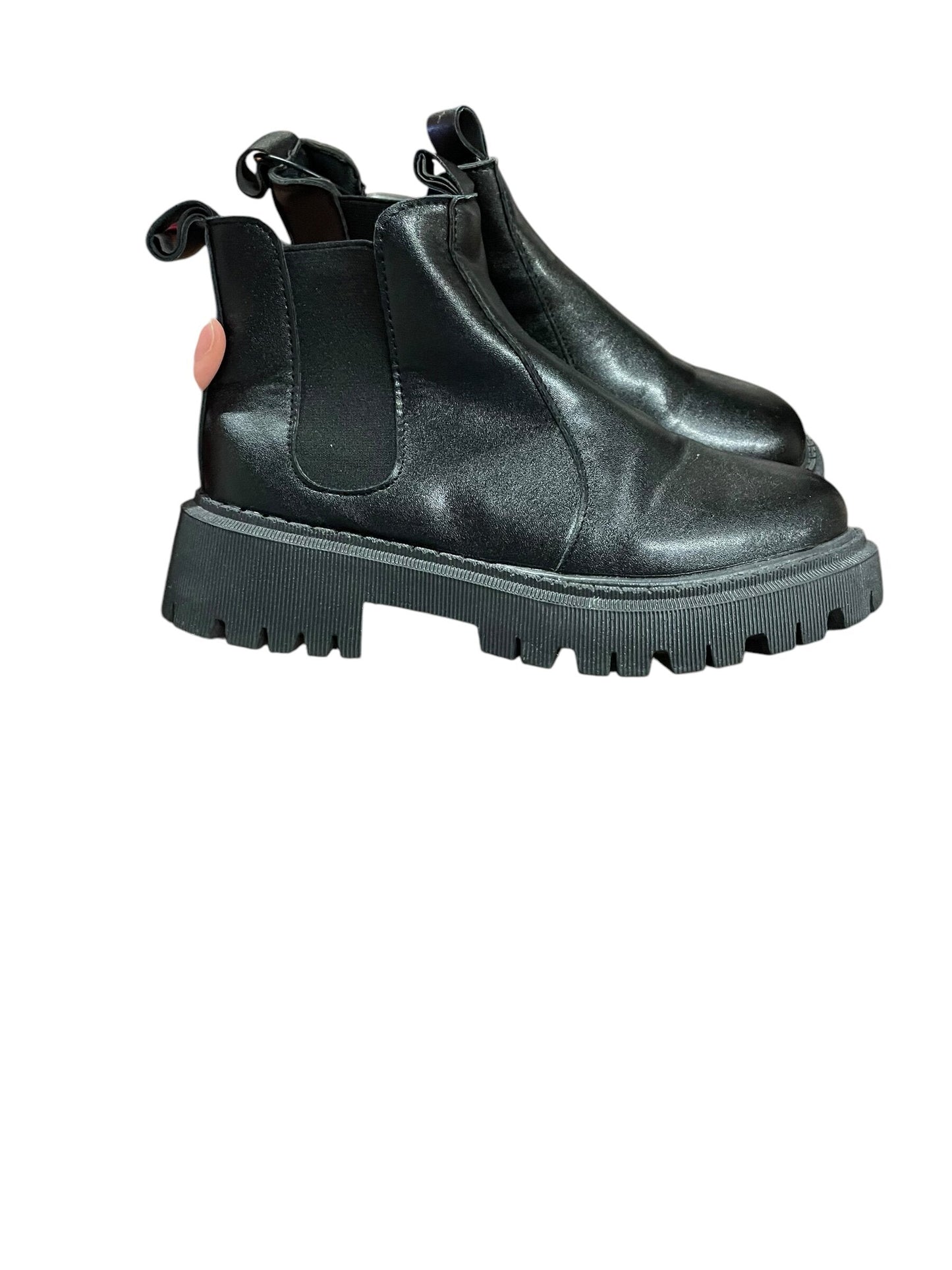 Boots Ankle Flats By Clothes Mentor Size: 6.5