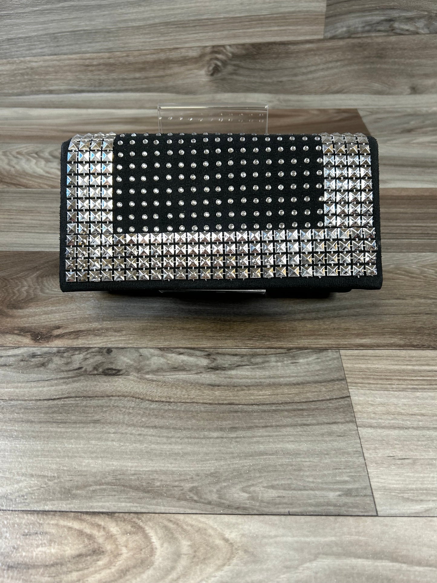 Clutch By Clothes Mentor Size: Medium