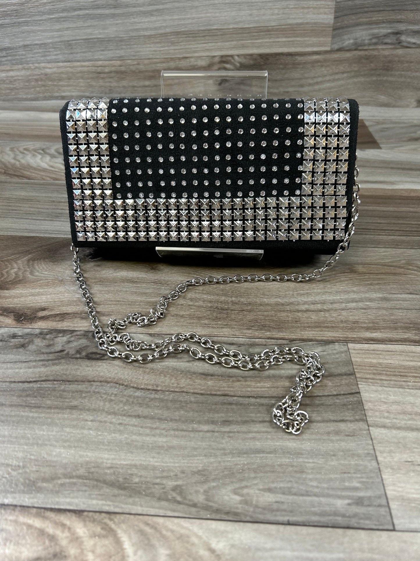Clutch By Clothes Mentor Size: Medium