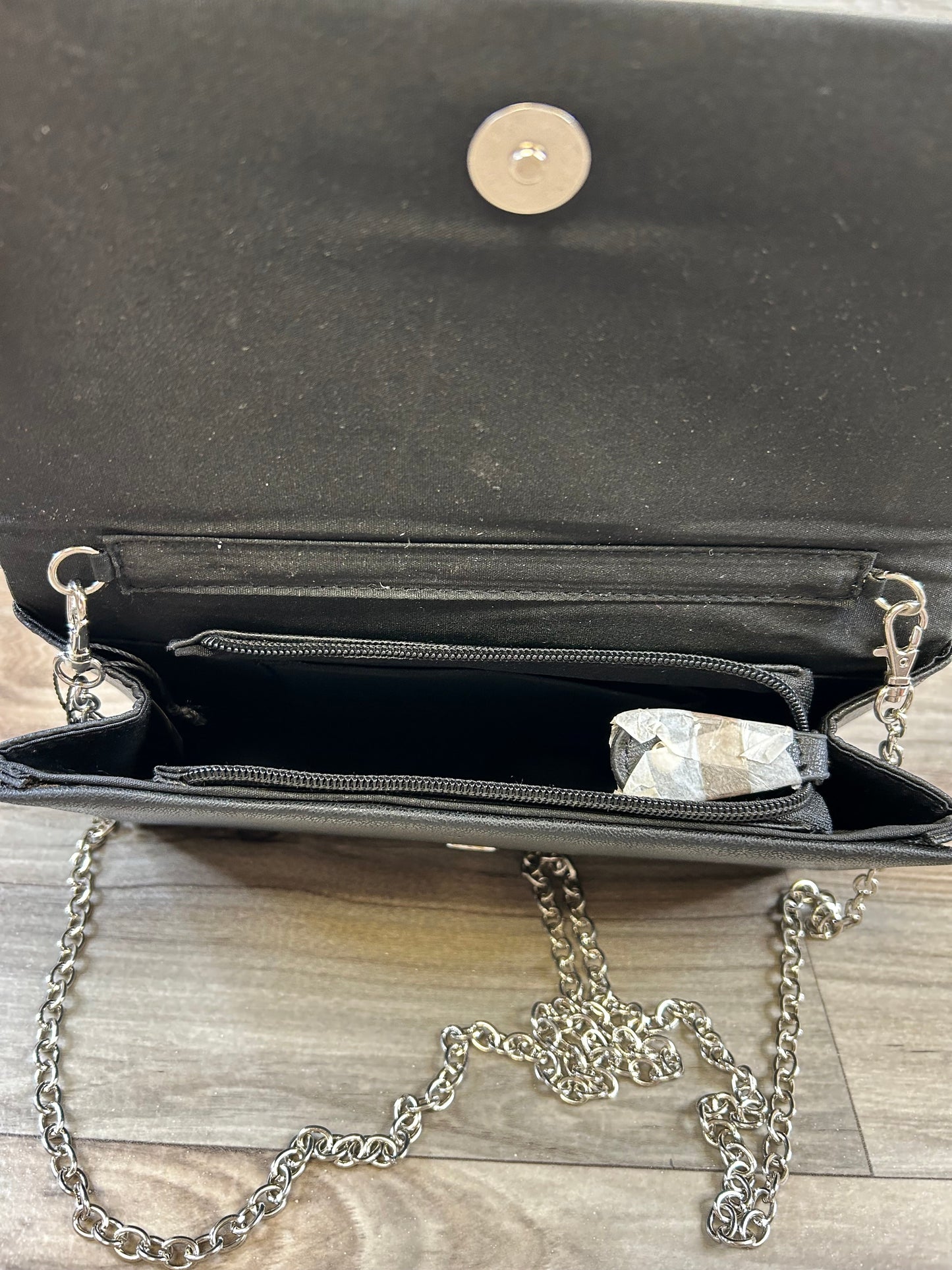 Clutch By Clothes Mentor Size: Medium
