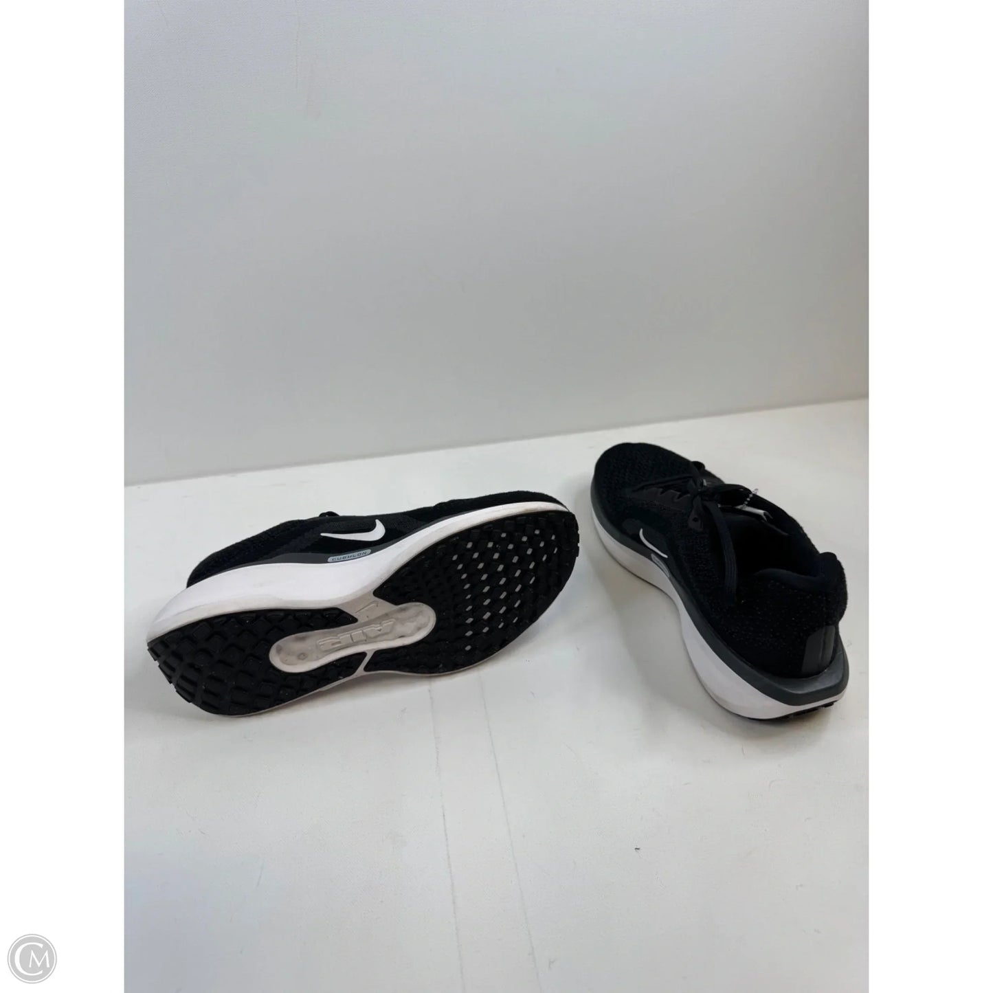 Shoes Athletic By Nike Apparel In Black & White, Size: 9.5