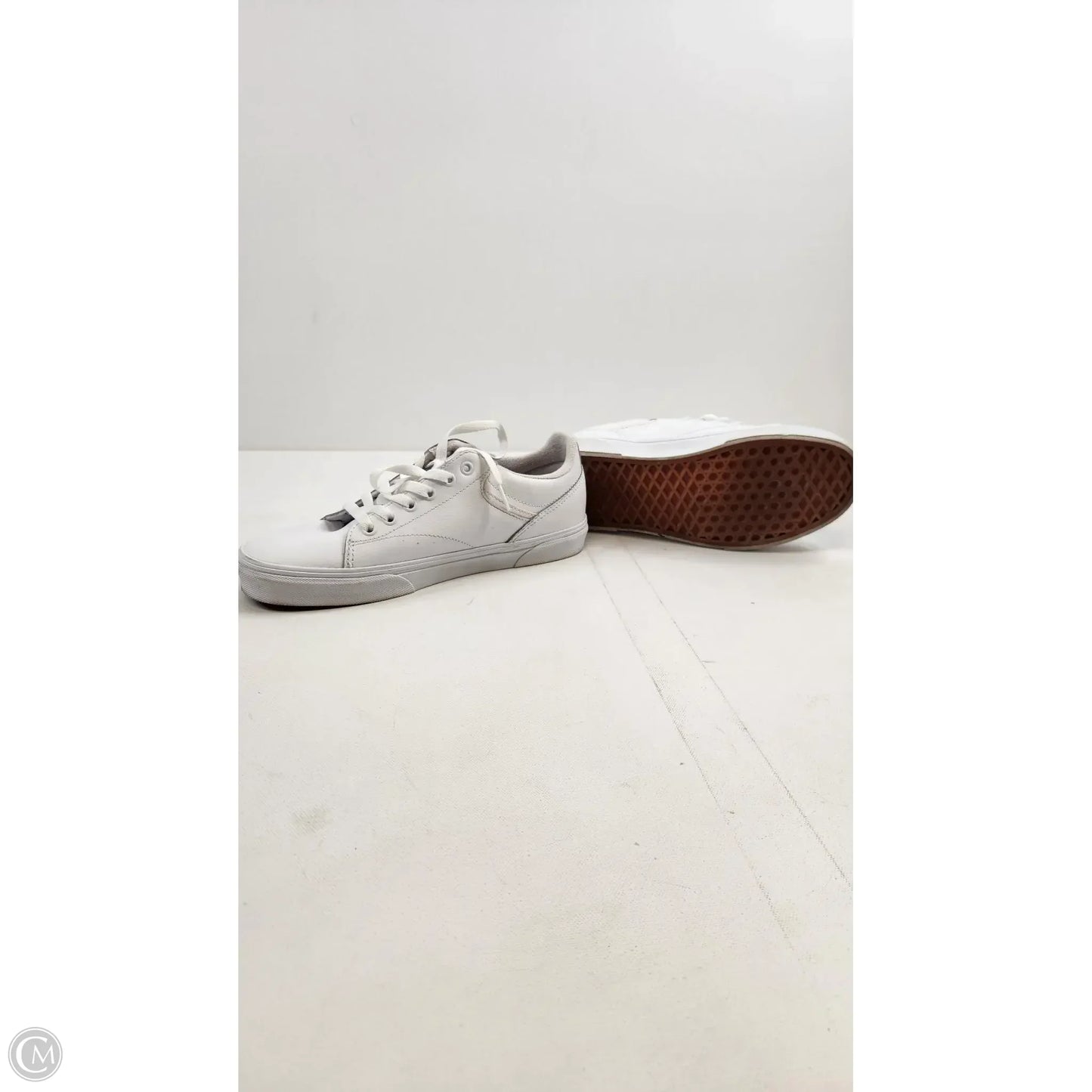 Shoes Sneakers By Vans In White, Size: 9