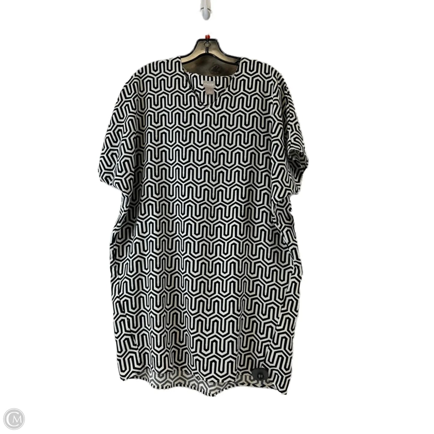 Dress Casual Short By Chicos In Black & White, Size: M