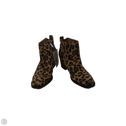 Boots Ankle Heels By Clothes Mentor In Animal Print, Size: 8.5