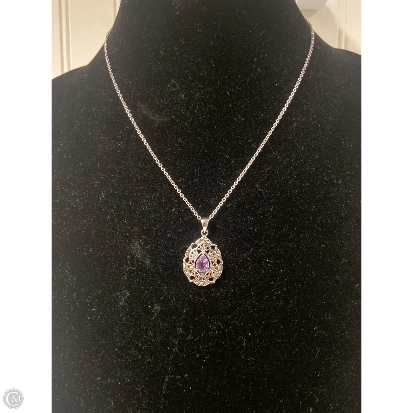 Necklace Pendant By Clothes Mentor, Size: 1