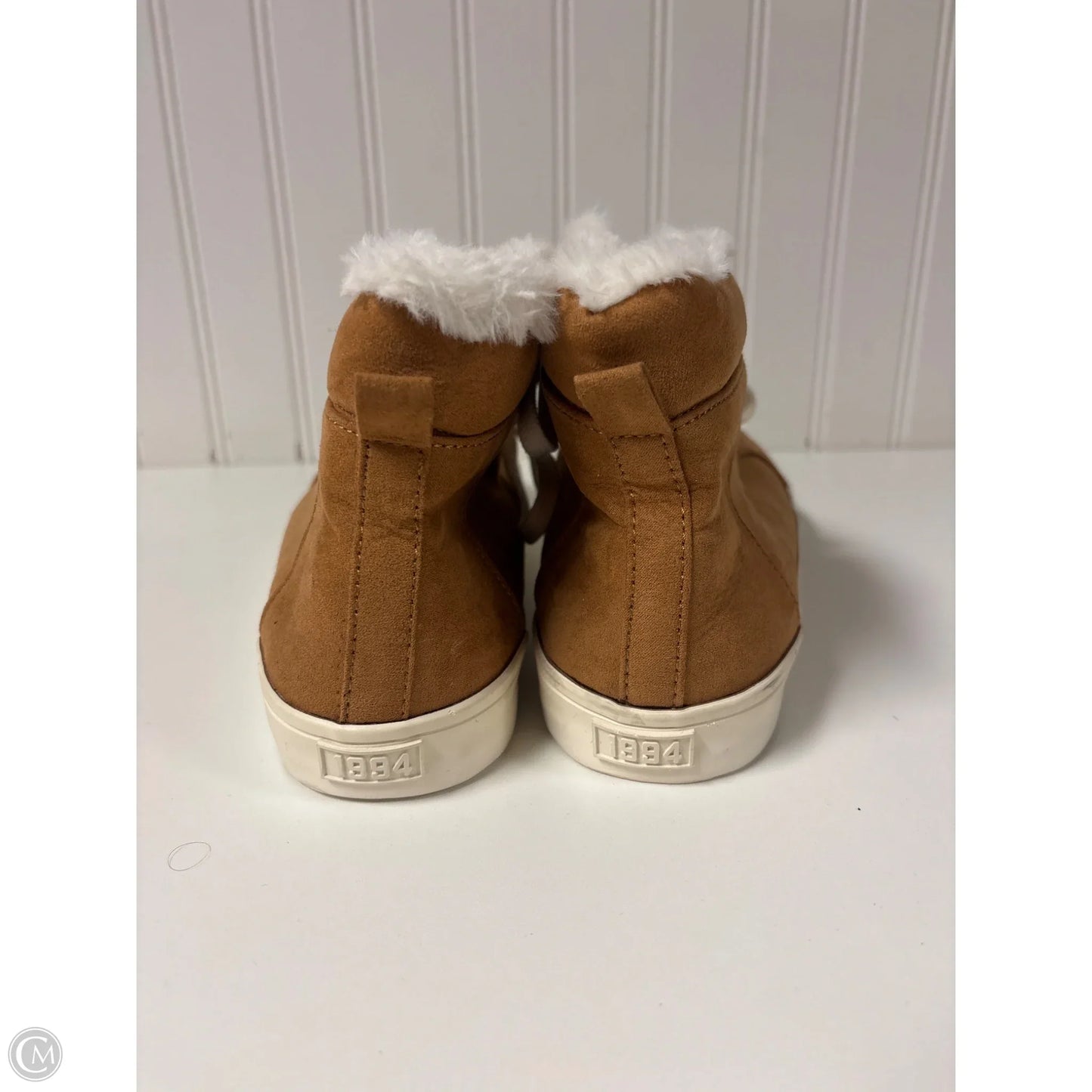 Shoes Sneakers By Old Navy In Tan & White, Size: 7