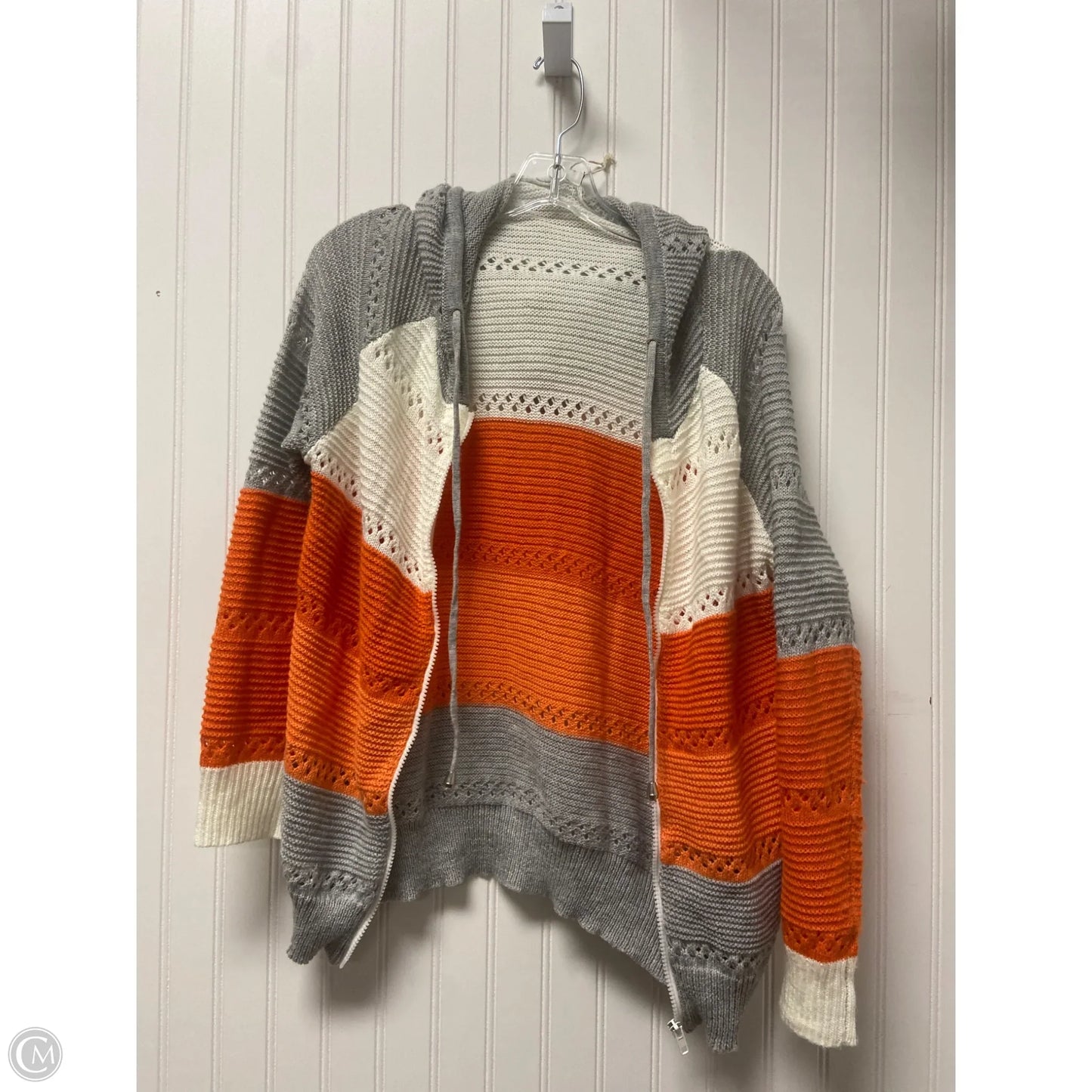 Sweatshirt Hoodie By Clothes Mentor In Grey, Size: M