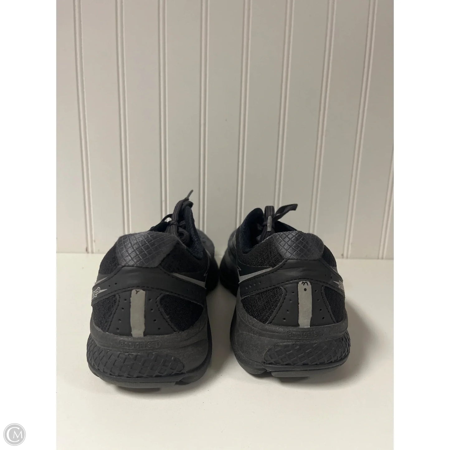 Shoes Sneakers By Clothes Mentor In Grey, Size: 8