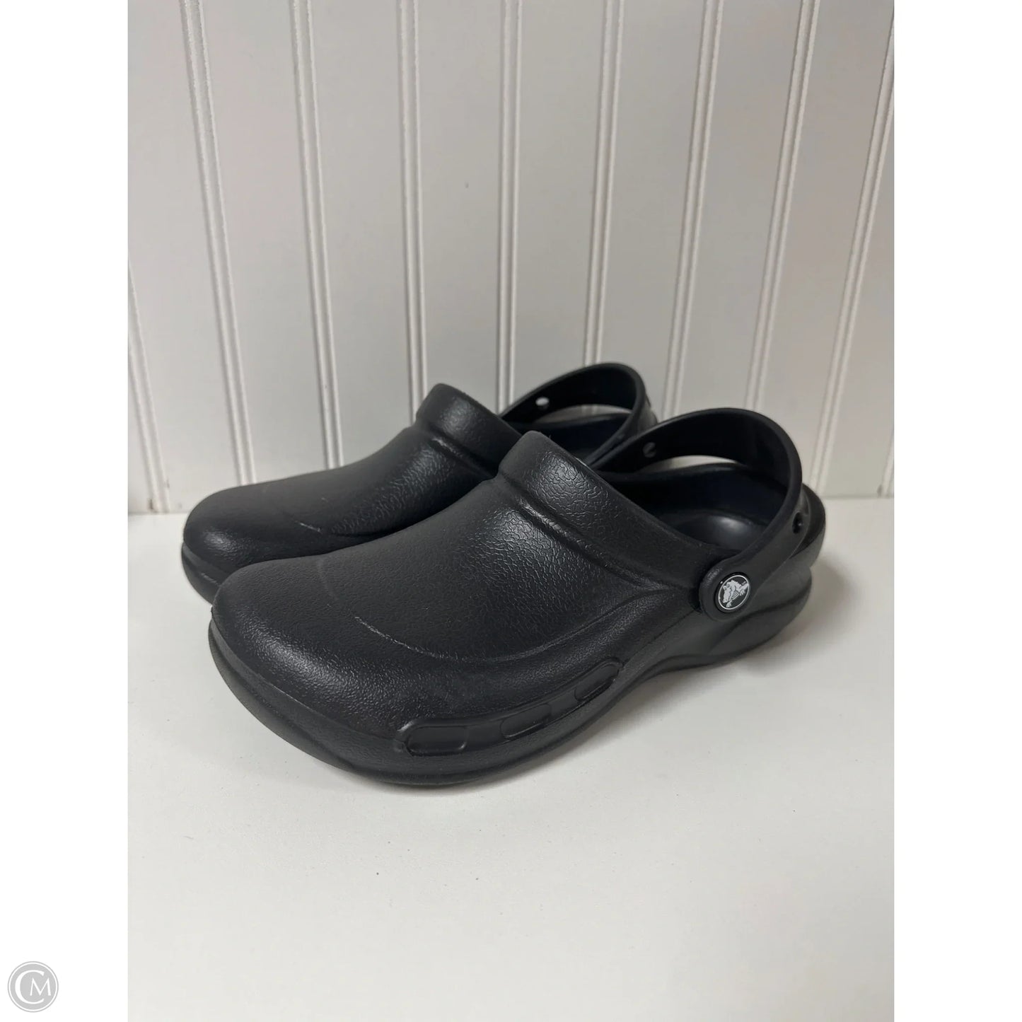Shoes Flats By Crocs In Black, Size: 7