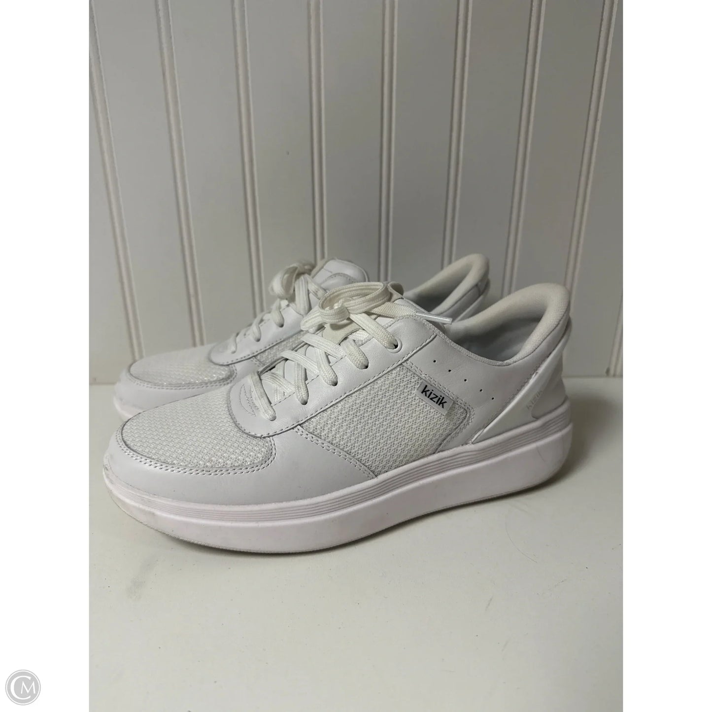 Shoes Sneakers By Clothes Mentor In White, Size: 8