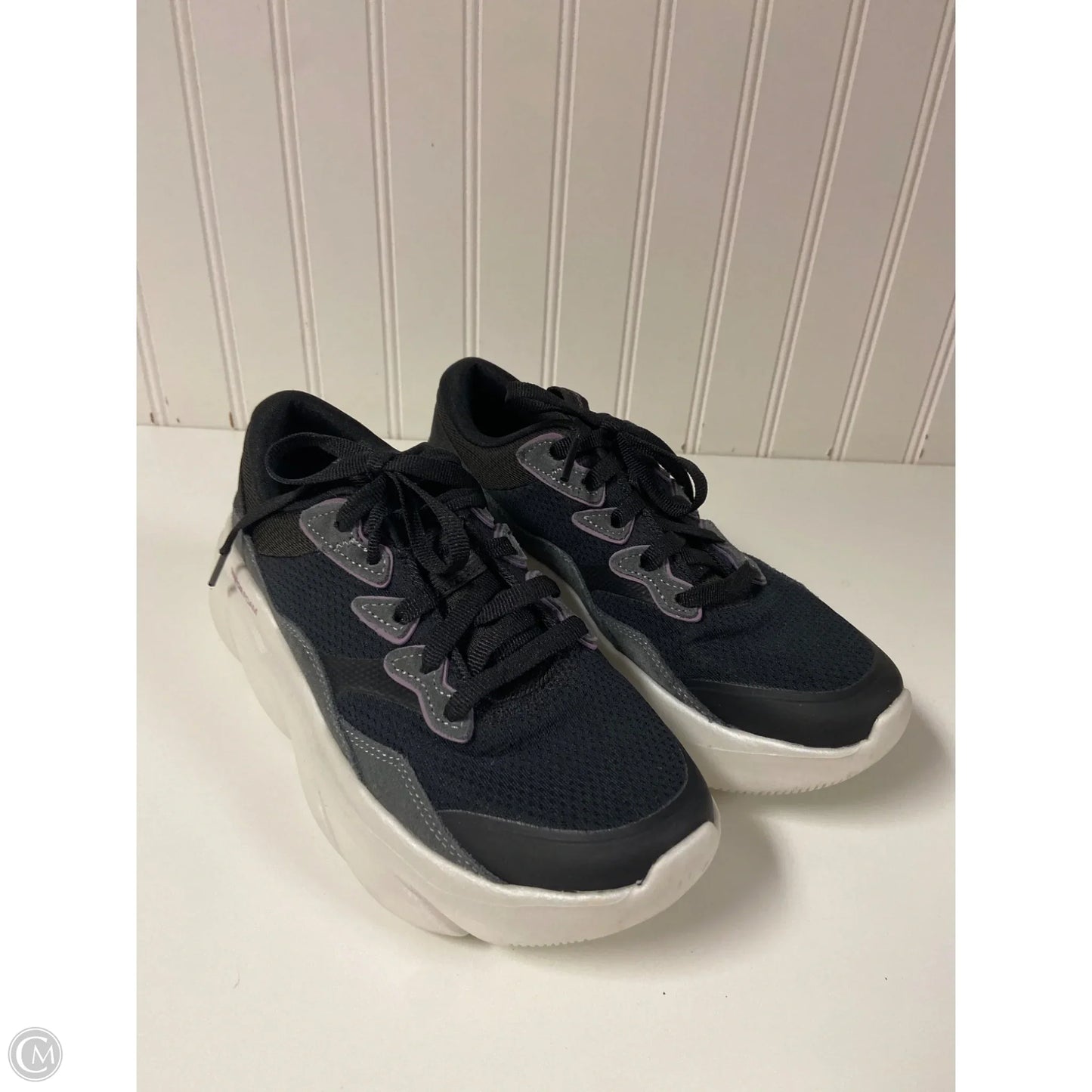 Shoes Athletic By Skechers In Black, Size: 6.5