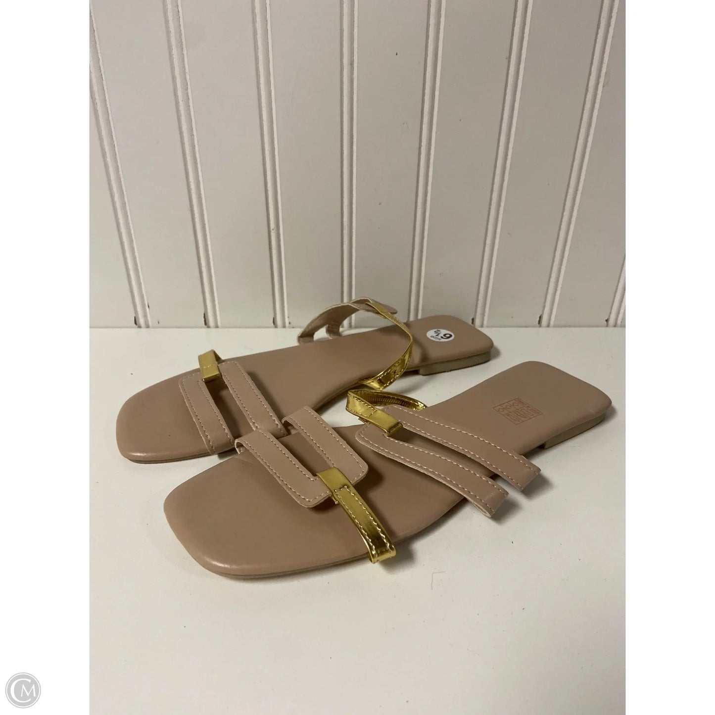 Sandals Flats By Clothes Mentor In Gold, Size: 6.5