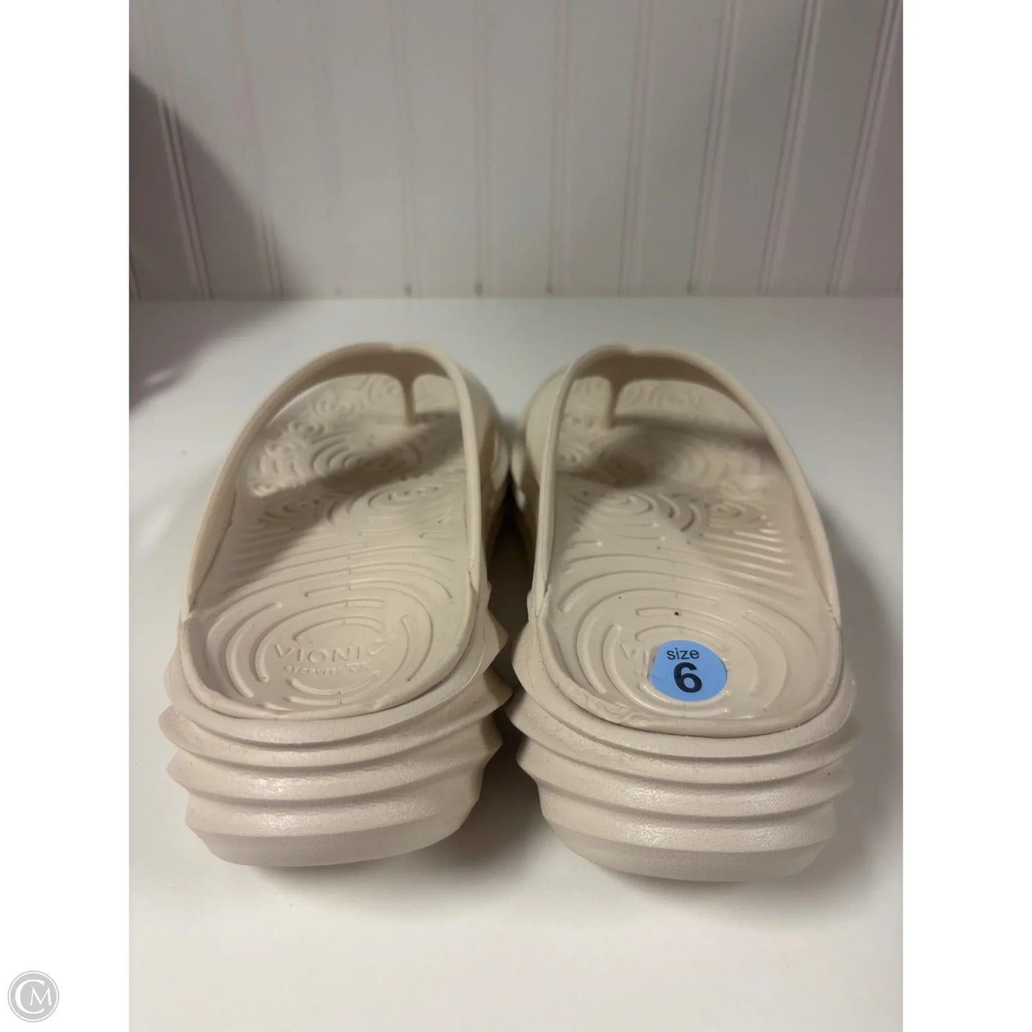 Sandals Flip Flops By Vionic In Beige, Size: 6