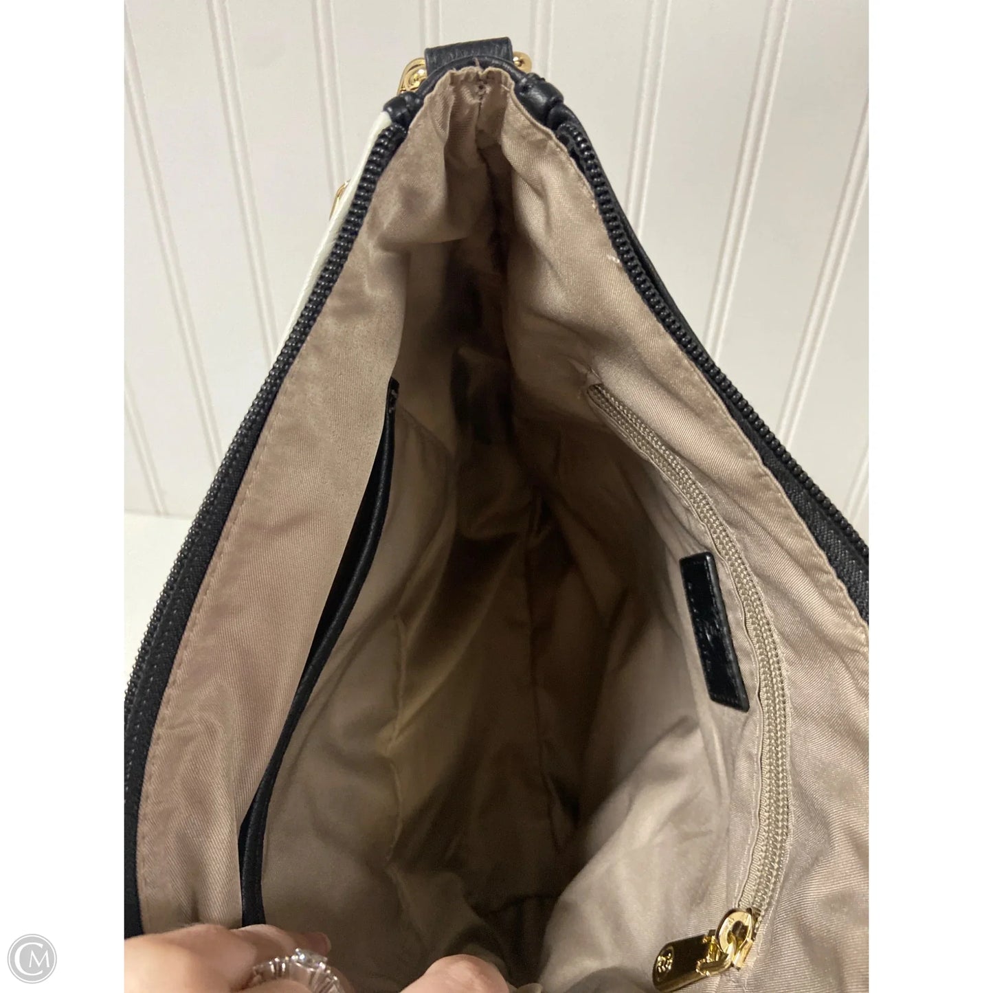 Crossbody By Clothes Mentor, Size: Medium