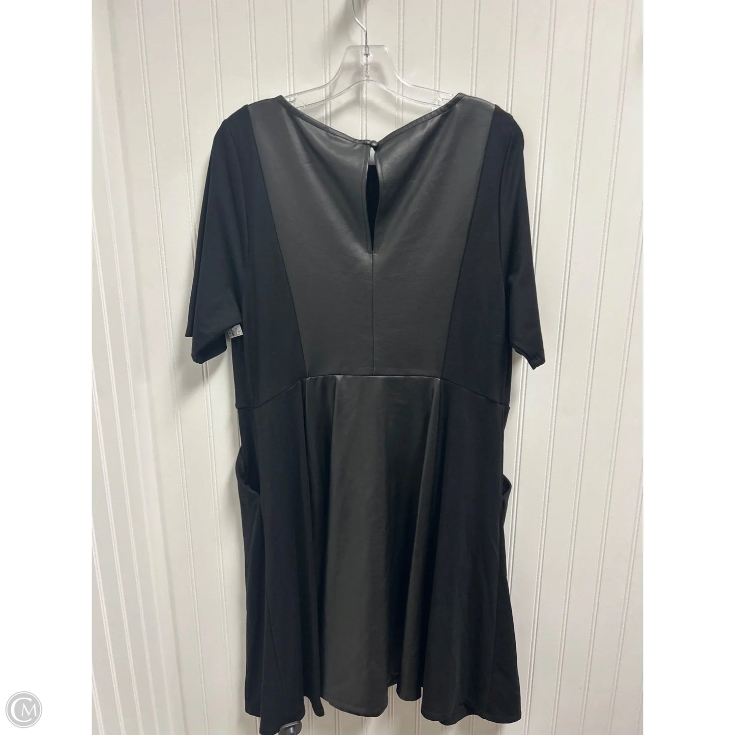 Dress Casual Short By Torrid In Black, Size: 1x