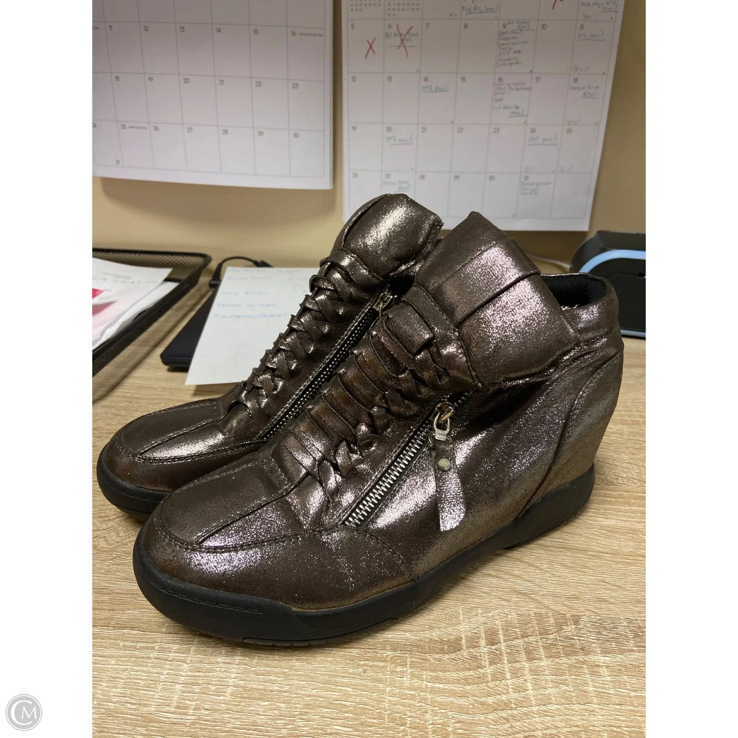 Shoes Sneakers By Clothes Mentor In Grey, Size: 10