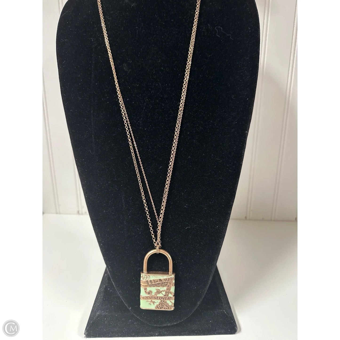 Necklace Pendant By Betsey Johnson, Size: 1