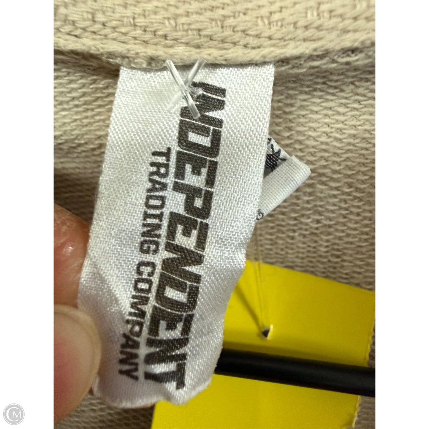 Sweatshirt Hoodie By Clothes Mentor In Cream, Size: M