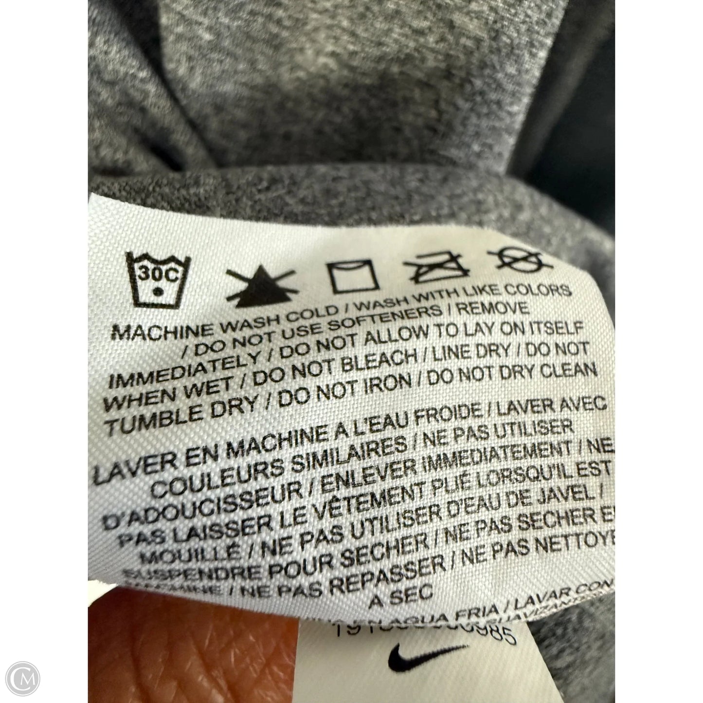 Athletic Top Long Sleeve Collar By Nike Apparel In Grey, Size: M