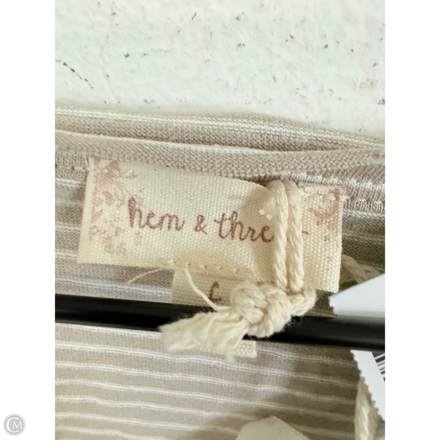 Top Sleeveless By Hem & Thread In Tan & White, Size: L