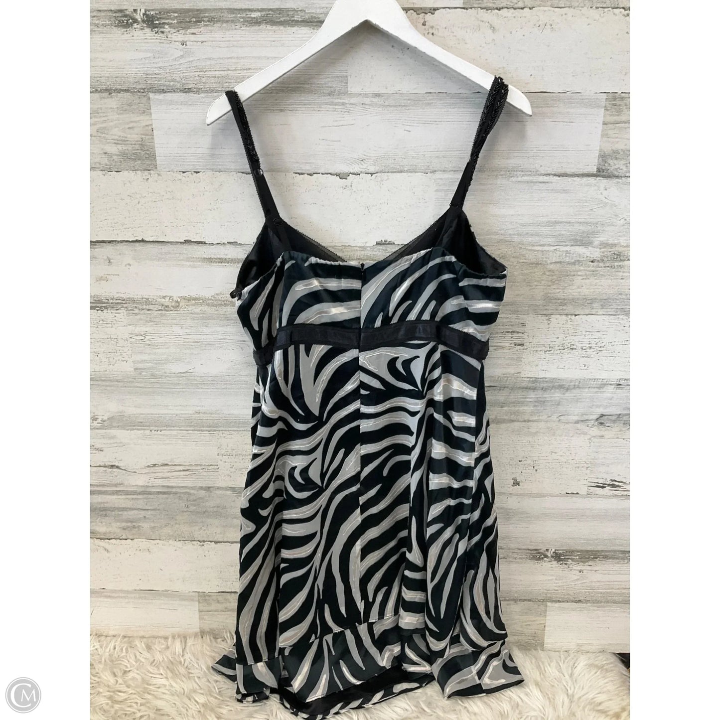 Dress Party Short By White House Black Market In Black & Cream, Size: L