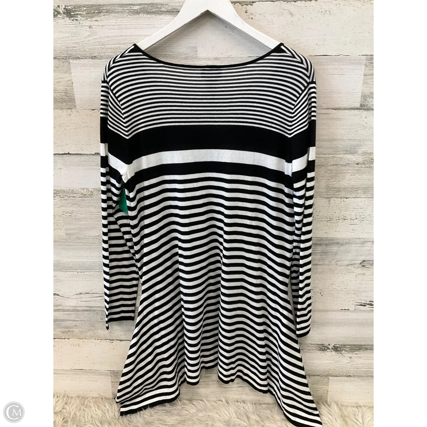 Dress Casual Short By Tommy Bahama In Black & White, Size: M