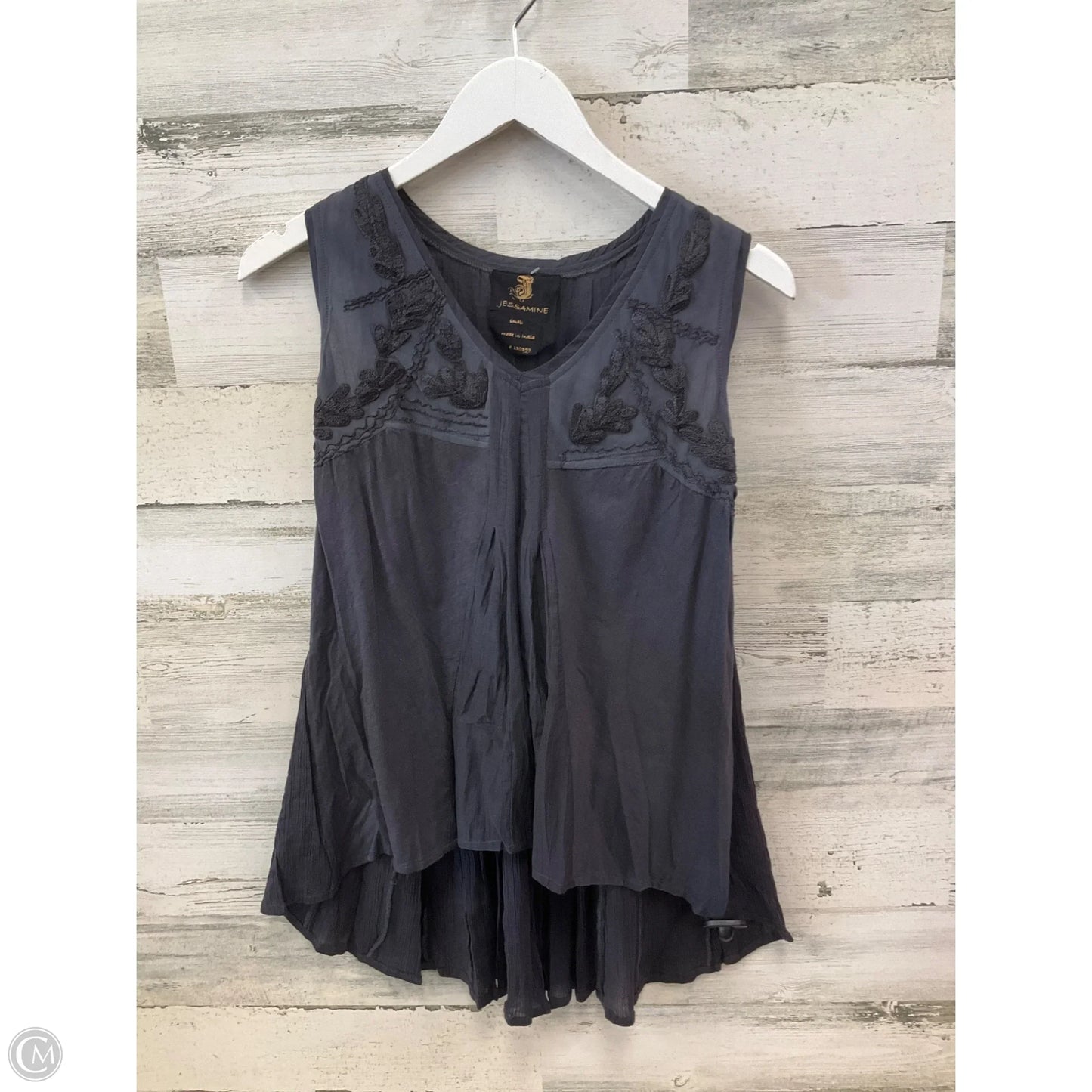 Top Sleeveless By Clothes Mentor In Grey, Size: S