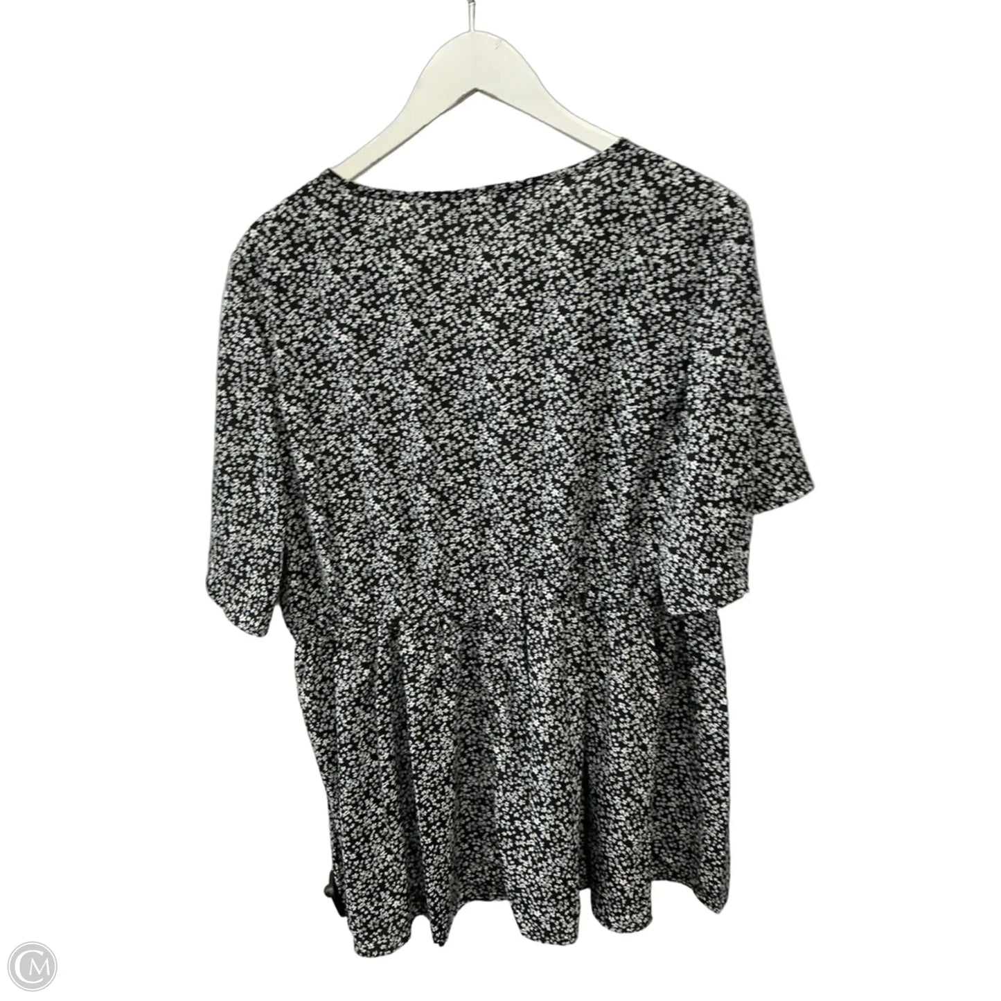 Top Short Sleeve By Bloomchic In Black & White, Size: 1x