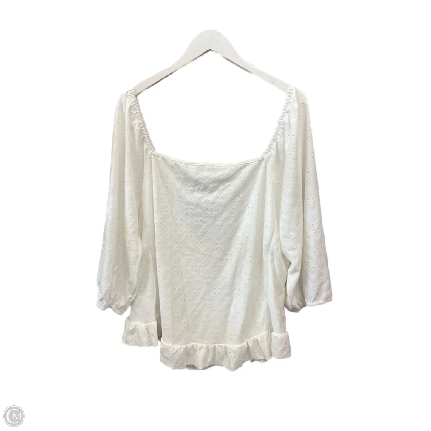 Top Short Sleeve By Bloomingdales In White, Size: 3x