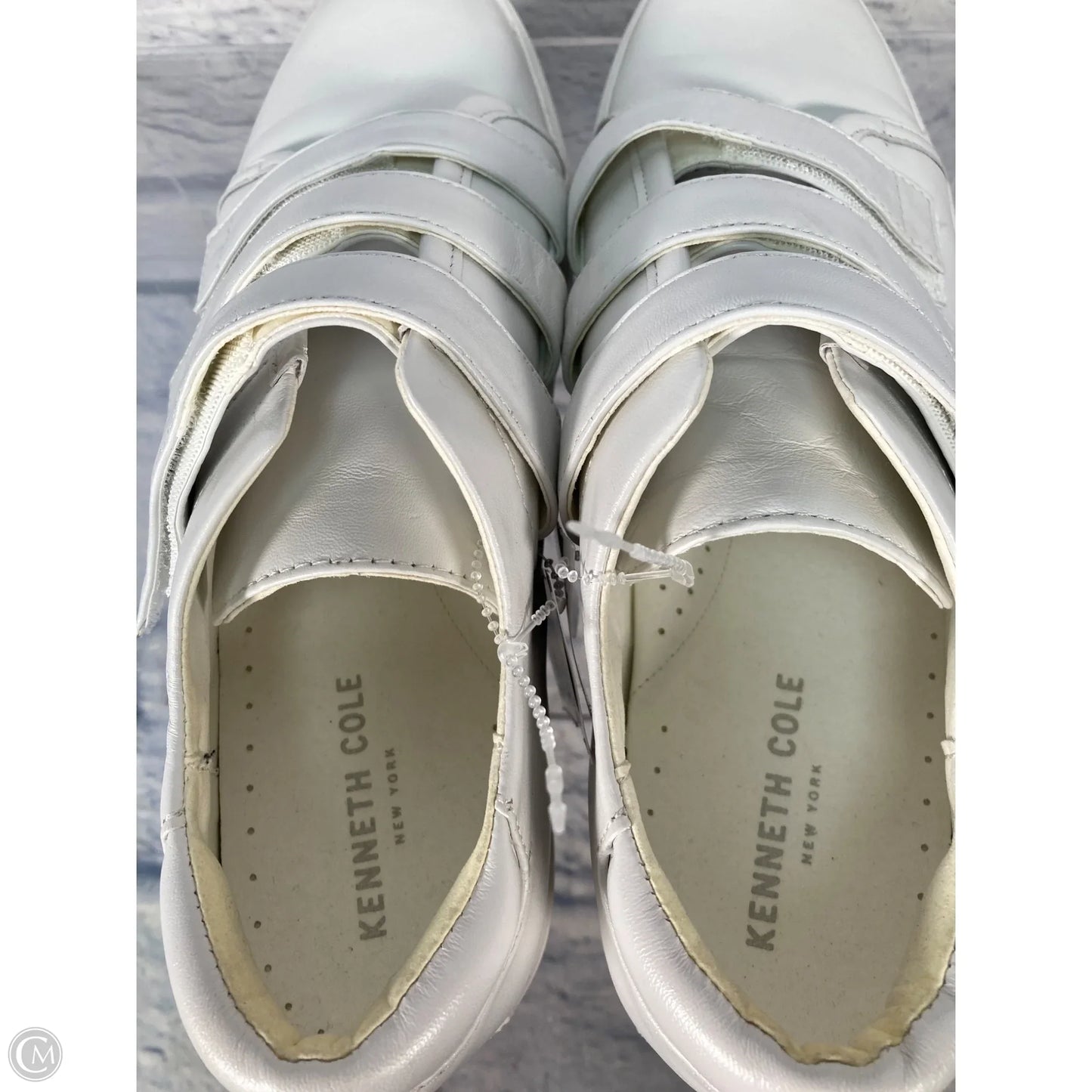 Shoes Sneakers By Kenneth Cole In White, Size: 9.5