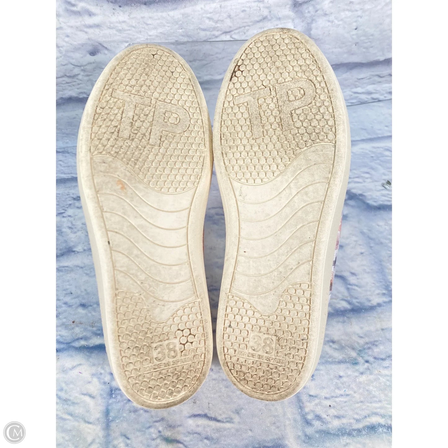 Shoes Sneakers By Clothes Mentor In Cream, Size: 8