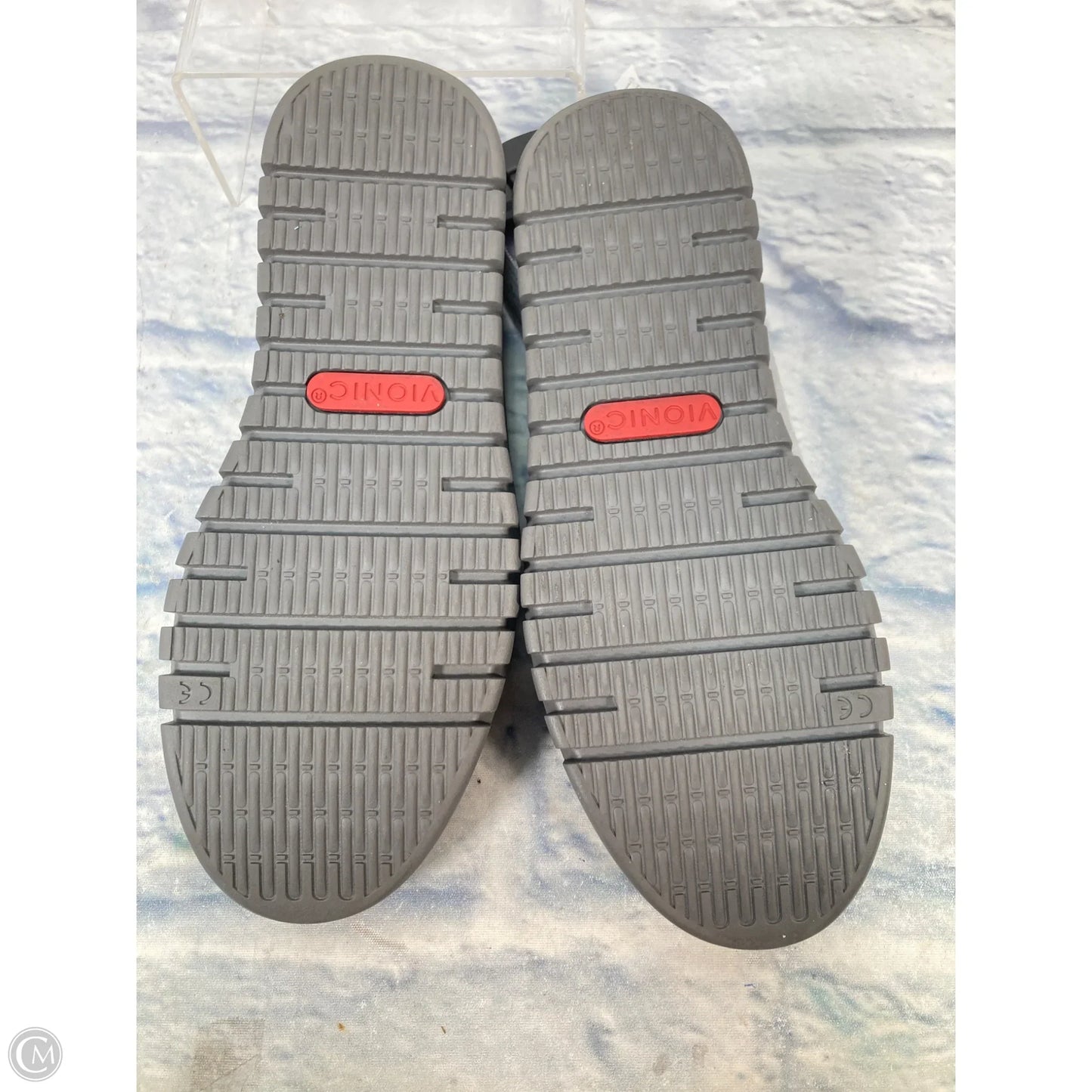 Shoes Flats By Vionic In Grey, Size: 6