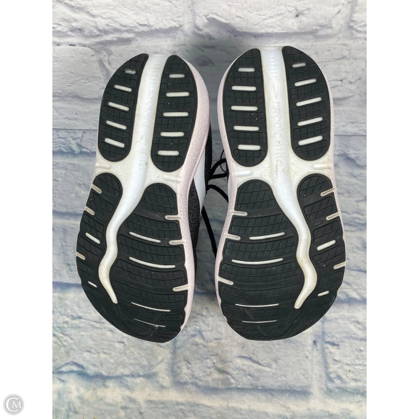 Shoes Athletic By Brooks In Black, Size: 8.5