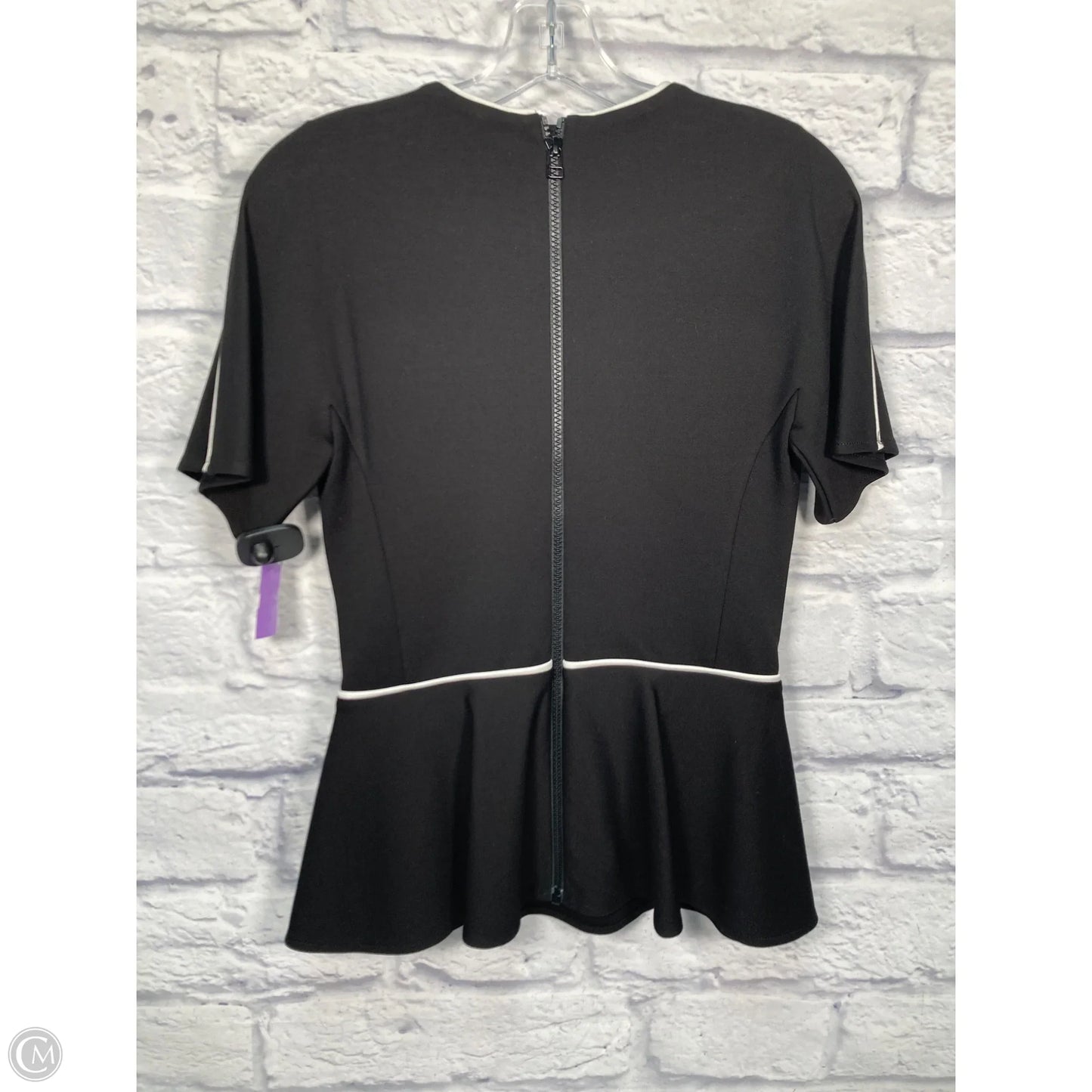Top Short Sleeve By Clothes Mentor In Black & White, Size: Xs